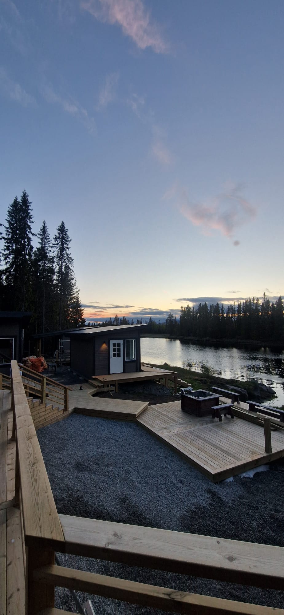 Vilhelmina Lodge at dusk on the banks of Vojmån